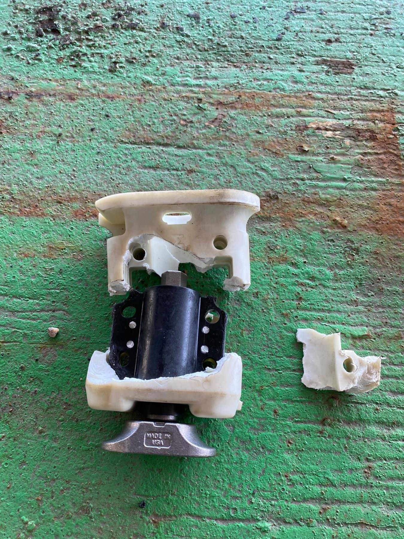 Sectioned locking component and polymer body after destructive loading
