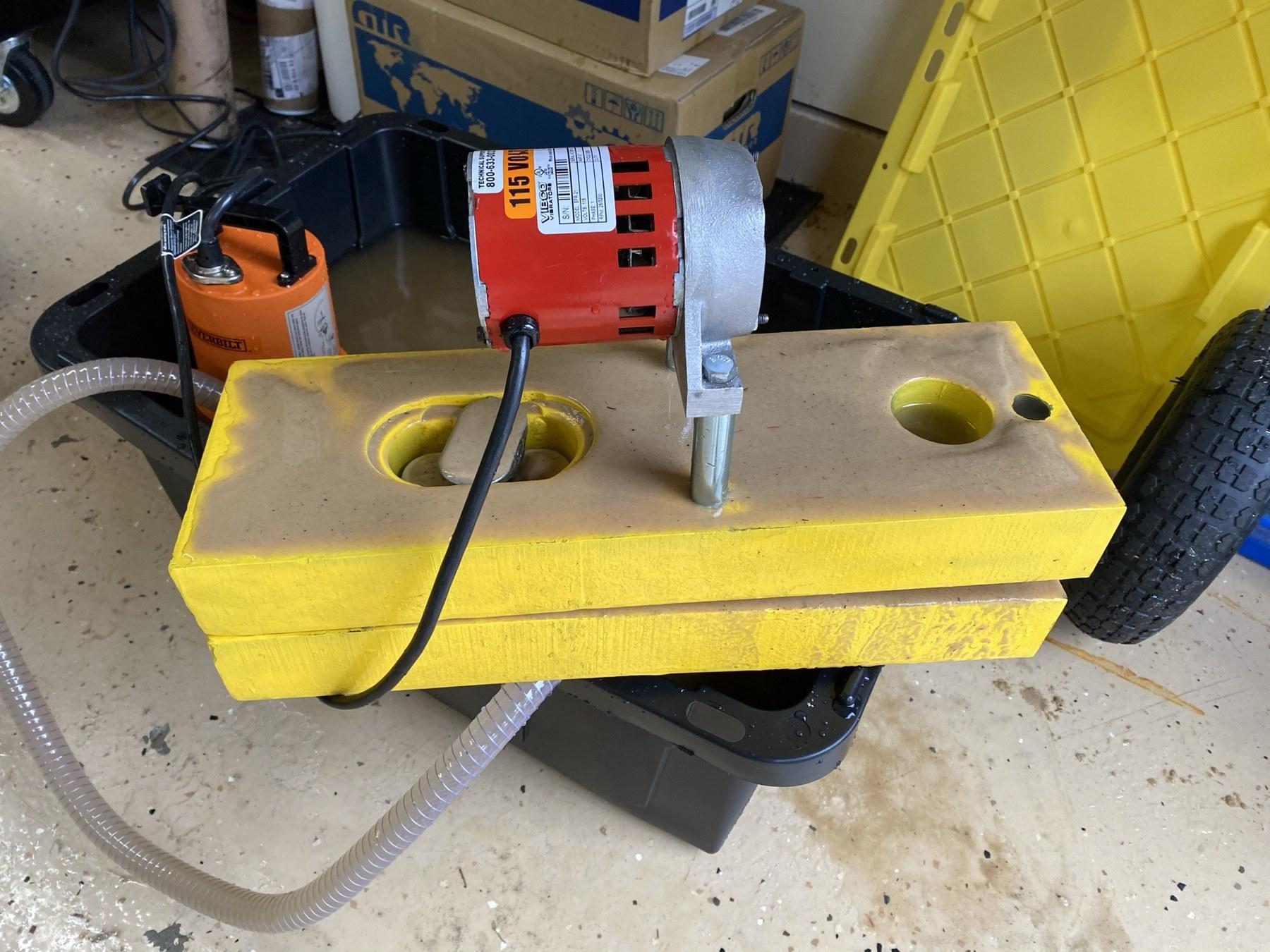 Development test apparatus used to evaluate the locking pin