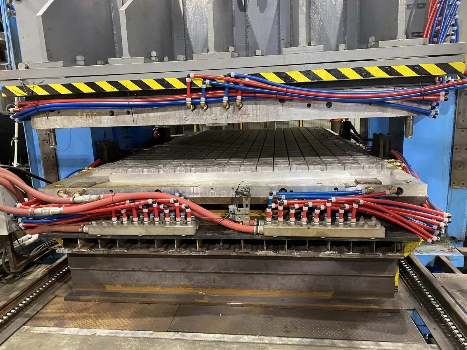 Cooling system equipment used to stabilize the molding process